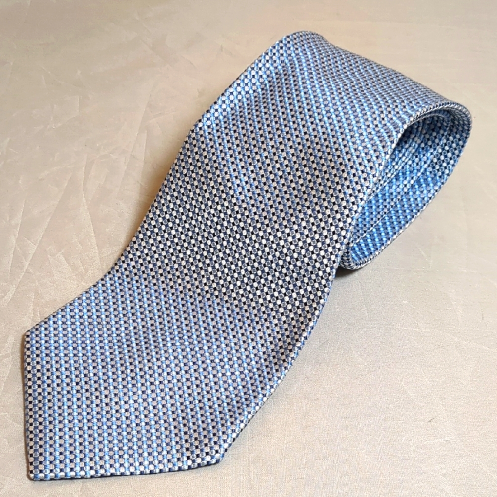 Vintage Geoffrey Beene Men's Blue and Gray Checked 100% Silk Preppy Neck Tie